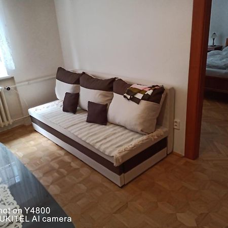Byt - Apartman - Robotnicka Pozsony Kültér fotó
